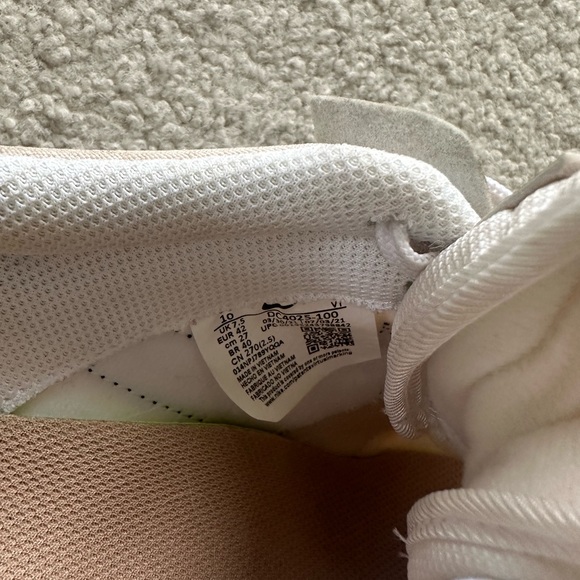 Nike women’s size 10 - Picture 5 of 5